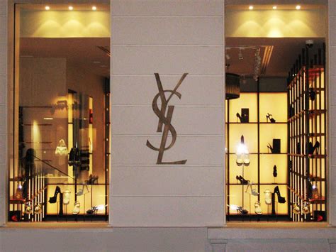 yves saint laurent siège social|y yves Saint Laurent femme.